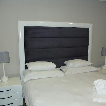 African Moon Corporate House Kempton Park Exteriör bild