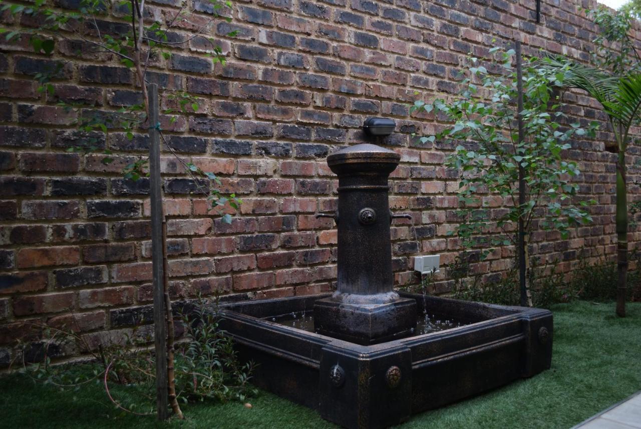 African Moon Corporate House Kempton Park Exteriör bild