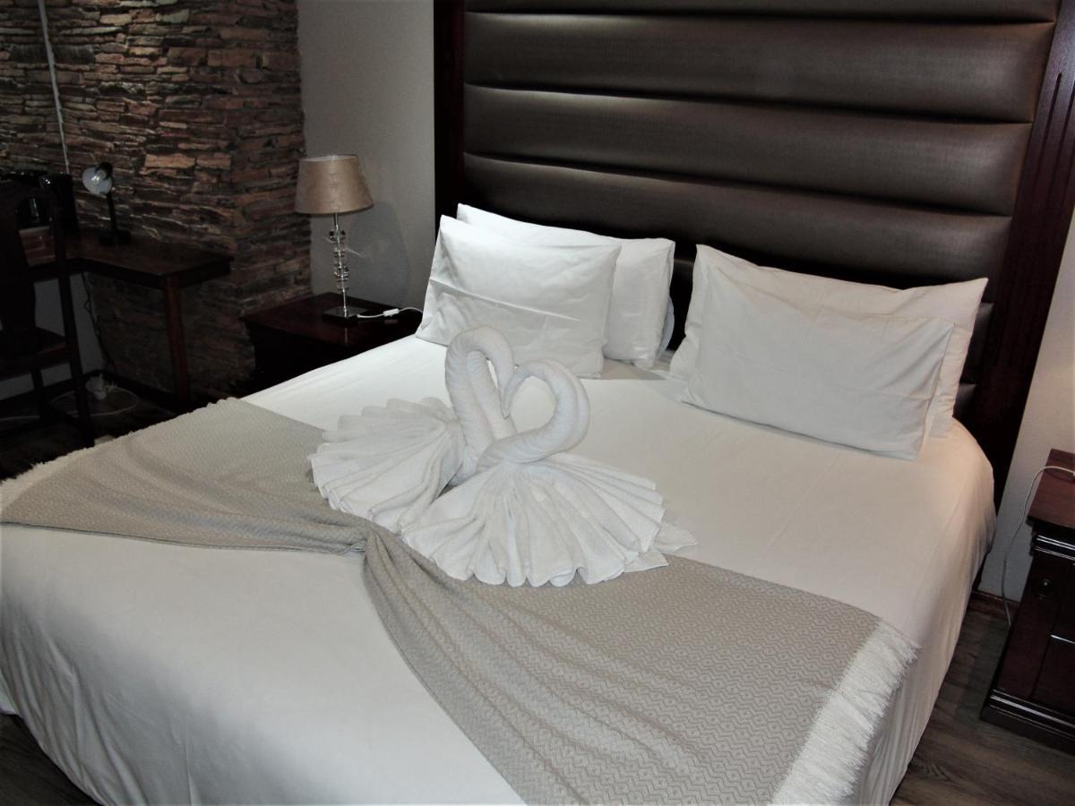African Moon Corporate House Kempton Park Exteriör bild
