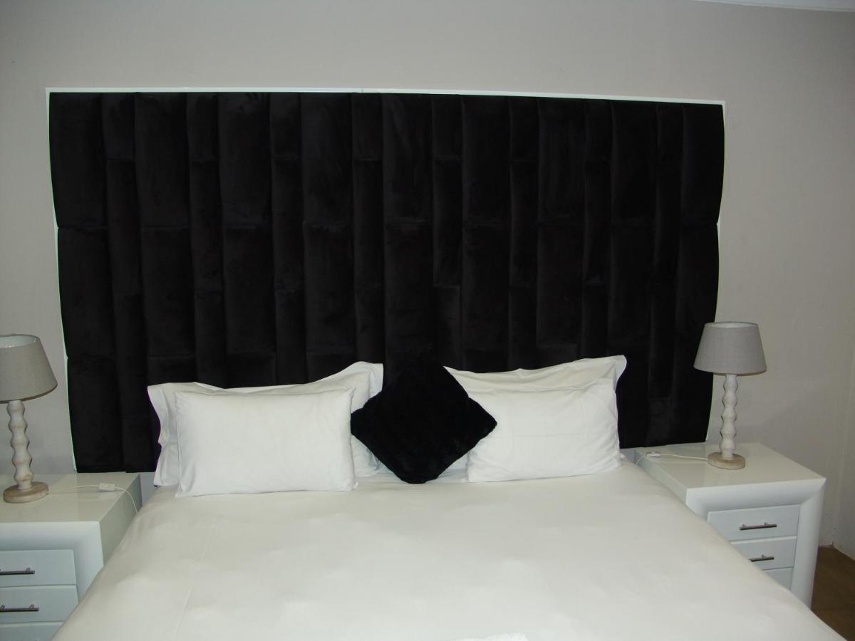 African Moon Corporate House Kempton Park Exteriör bild