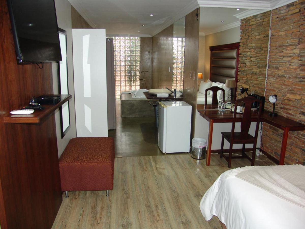 African Moon Corporate House Kempton Park Exteriör bild