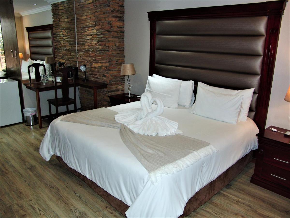 African Moon Corporate House Kempton Park Exteriör bild