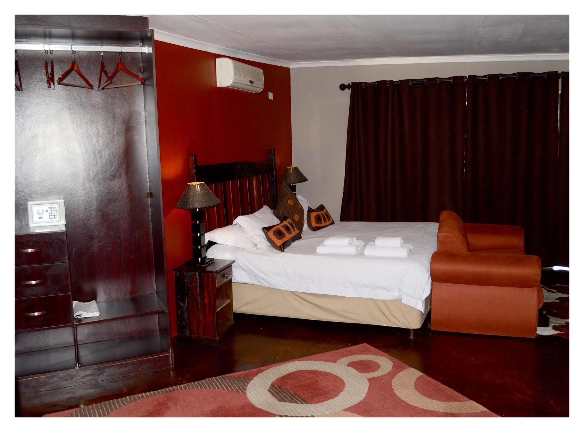 African Moon Corporate House Kempton Park Exteriör bild